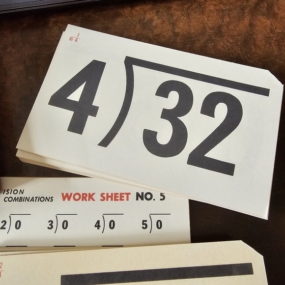 Vintage 1975 Made in USA Milton Bradley Flash Cards, Division, Grades 3 Thru 6 - Picture 11 of 12